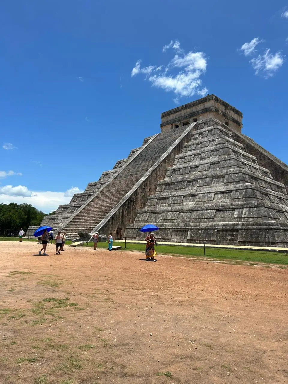Exploring Chichen Itza with a certified tour guide. Get your Tour guide with ChichenItza.com